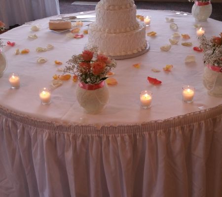 Round cake table